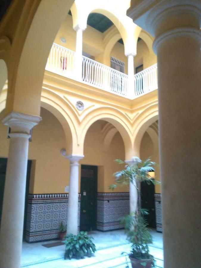 Holidays Isbilia Centro By Valcambre Sevilha Exterior foto
